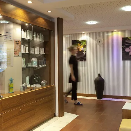 Hotel Mercure Domaine De Marlioz & 4*